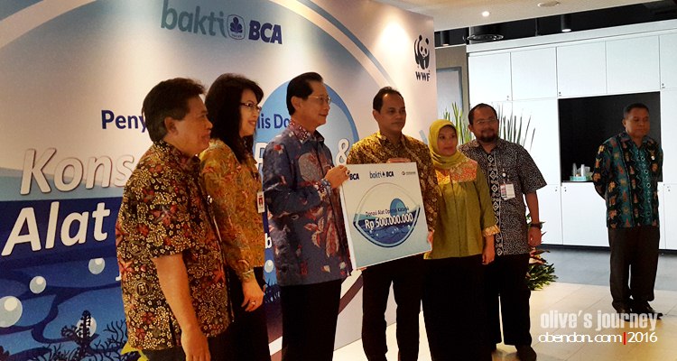 Penyehakan donasi Bakti BCA kepada SPBK Perdami - dok. koleksi pribadi