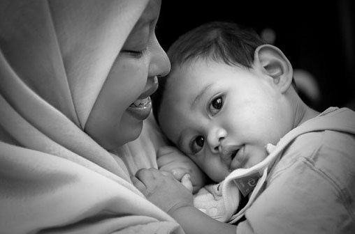 Ilustrasi : Kasih sayang seorang ibu (sumber: http://a.dilcdn.com) 