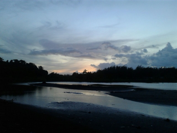 Menyelusuri Keindahan Pantai Sodong oleh Trie Yas Menyelusuri Keindahan Pantai Sodong oleh Trie Yas