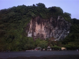 Perbukitan area Gunung Selok di sisi pantai Sodong. (Sumber Foto: Dokumentasi, Trie yas)