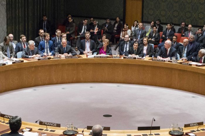 Duta Besar Amerika untuk PBB Samantha Power (atas - tengah) ketika memberikan tanda abstain nya Amerika dalam resolusi PBB terkait pembangunan pemukiman Yahudi di wilayah yang diduduki Istrael Photo: UN, Manuel Elias