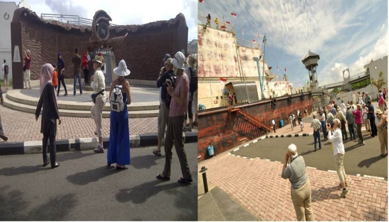 Para wisatawan seperti turis yang mengunjungi monumen relief tsunami PLTD dan kapal PLTD Apung saat peringatan tsunami (foto dok pri).