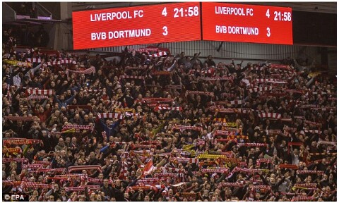 (aksi suporter Liverpool dan Dortmund / sumber foto : dailymail)