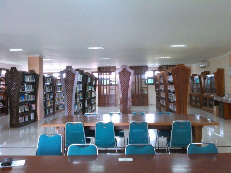 Ruang Baca yang Nyaman (Foto Koleksi Pribadi)