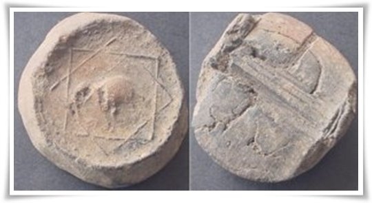Koin terakota dar4i situs arkeologi Trowulan, Jawa Timur (Dok. Puji Harsono)