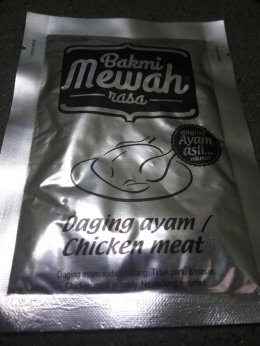 Daging Ayam Asli dalam Setiap Paket Kemasan Bakmi Mewah (foto: dokpri)