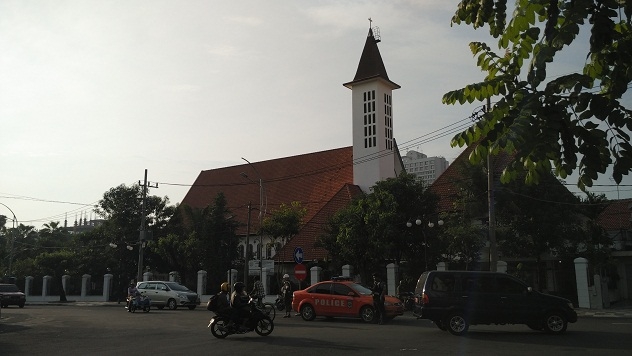 GPIB Maranatha dan Bapak Polisi yang meminta berfoto (Dokumentasi pribadi)