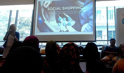 Fanny Verona, Marketing Director UANGKU menjelaskan plus minus social shopping (Dokumentasi pribadi)