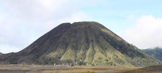 Gunung di Dekat Kawah Bromo (Dokumen Pribadi)