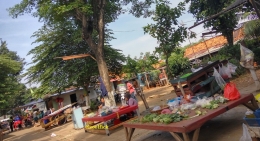 Salah satu pasar di perkampungan Jakarta Selatan - Gbr: Zulfikar Akbar