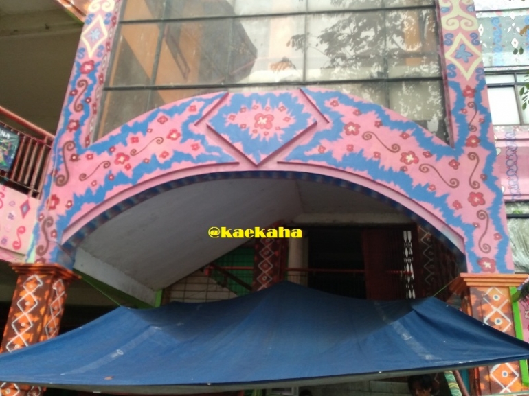 Regol (gerbang) pintu masuk Pasar Malabar (Foto : Kolpri)