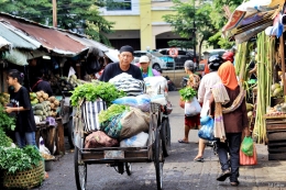Becak, bagian penting dari pasar rakyat (dokpri)