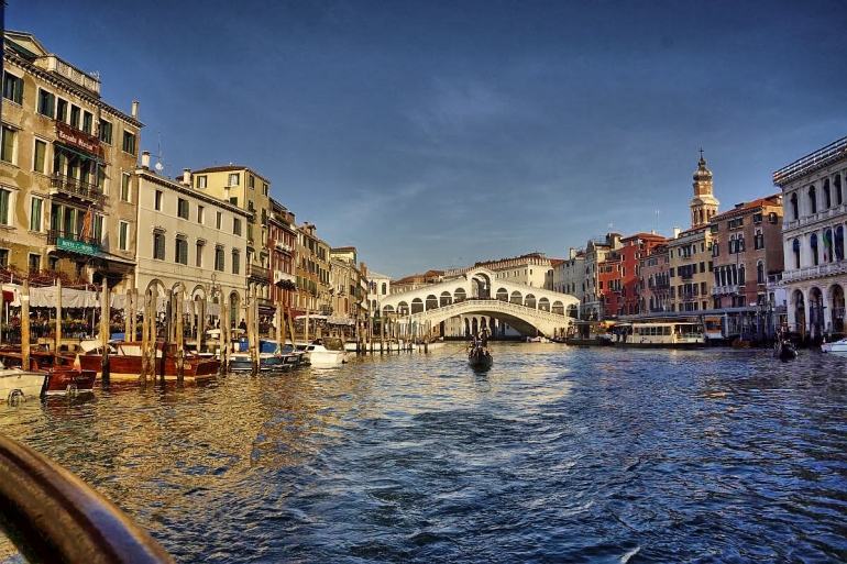 Ponte Rialto di Venesia (Dokumentasi Pribadi)