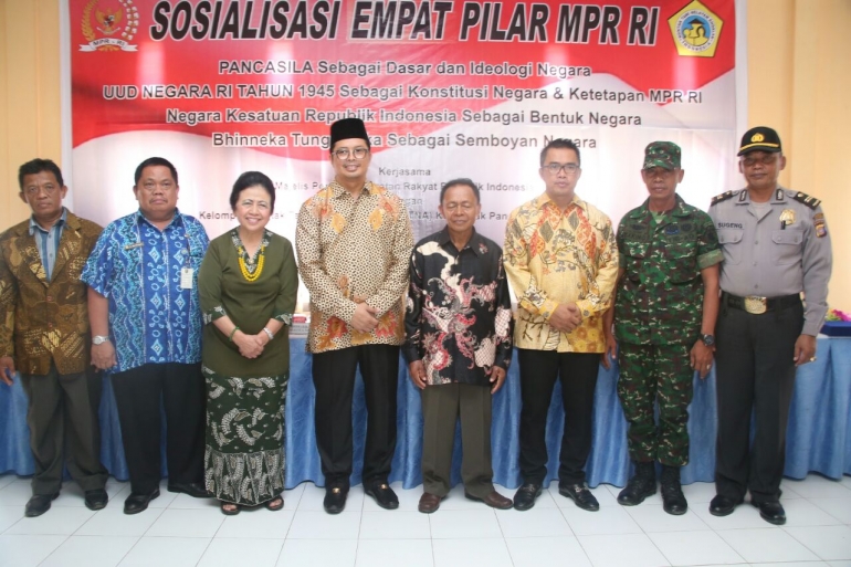 Wakil Ketua MPR; Mahyudin didampingi anggota MPR; Popong Otje Djundjunan melakukan sosialisasi empat pilar MPR di Tanjung Pandan - Sangatta, Kutai Timur | mpr.go.id