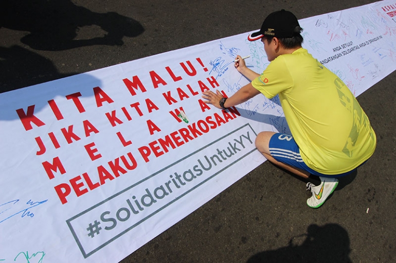 Aksi solidaritas untuk Yuyun di Bundaran HI Jakarta tahun lalu. (Foto Ganendra)