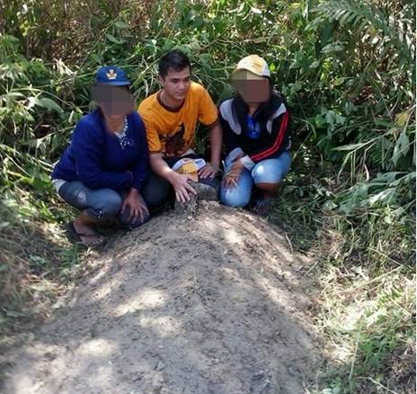 berziarah ke makam adik Juni. maafkan abangmu ini tak bisa menjagamu (Dokumentasi Pribadi)