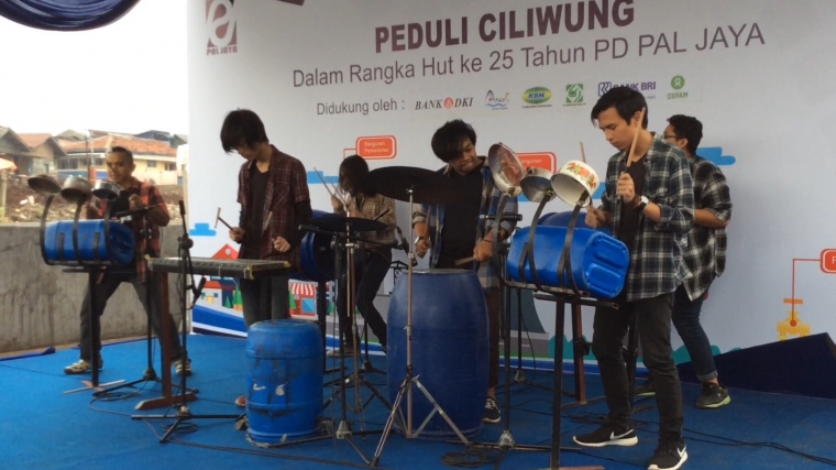 Event kemanusiaan pun mereka hadir. Sumber: https://batutarapercussion.wordpress.com