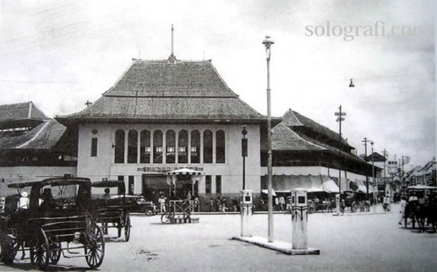 Pasar Gede sebagai pusat perekonomian Kota Solo di tahun 1935 (sumber : www.soloraya.com)