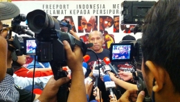 Ketua Umum Persipura saat diwawancara (Foto: Ardiansyah)