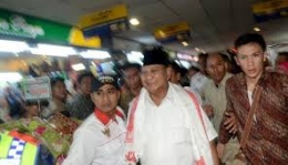 Ketum Gerindra, Prabowo Subianto Melakukan Dialog Dengan Pelaku Pasar Rakyat Di Jakarta I Viva.co.id