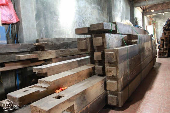 Berburu Kayu Bekas Bongkaran Rumah Kuno Halaman 1 Berburu Kayu Bekas Bongkaran Rumah Kuno Halaman 1