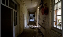 gambar Ilustrasi : http://www.tentik.com/10-rumah-sakit-paling-angker-di-dunia/