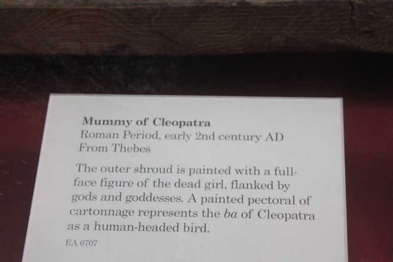 keterangan tulisan ini dari koleksi mumi Cleopatra. Dokumentasi pribadi