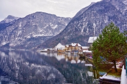 pinggir danau Hallstatt, Austria (dokumentasi pribadi)