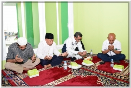 Manasik Umroh Jama'ah Bantaeng kerja sama Konsorsium Laa Ilaaha Illallah Makassar dihadiri Bupati Bantaeng, Prof. DR. Ir. H. M. Nurdin Abdullah, M.Agr (kedua dari kanan) (11/01).