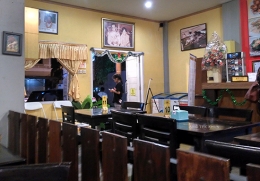 Salah satu restoran khusus masakan Thailand di Yogyakarta. Foto Raja dan Ratu tak tertinggal untuk dipajang (Foto: angtekkhun)