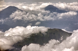deretan gunung Sindoro Sumbing, Merapi