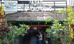 Bagian Depan Menuju Pintu Utama Pasar Oro Oro Dowo/Dok. Pribadi