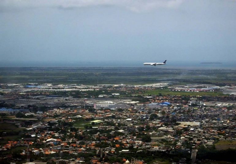 Ket foto : bersamaan dengan pesawat lain mendarat selamat di Bandara Soekarno Hatta