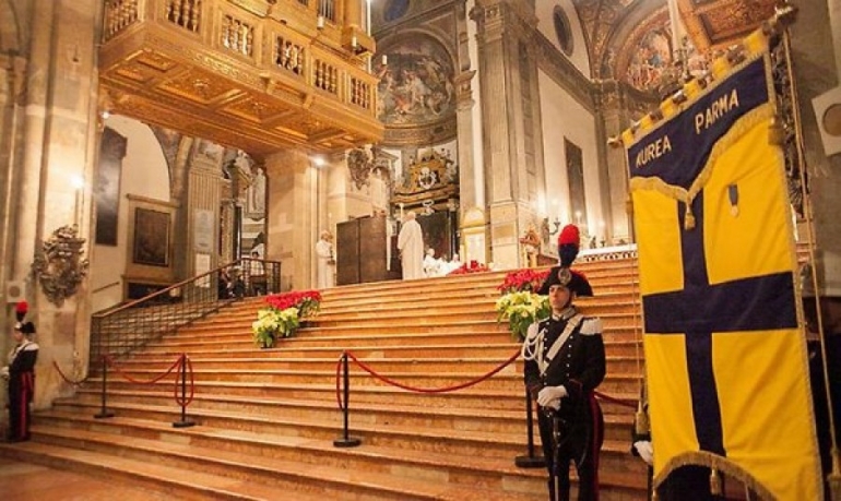 Tampak sebagian dari Gereja Katedral Parma dalam Misa HUT Kota Parma, ada pasukan keamanan dari Kantor Walikota Parma, FOTO: agoramagazine.it