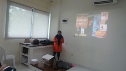 Ani Berta sedang membawakan presentasi | Foto: Teman Ketapels