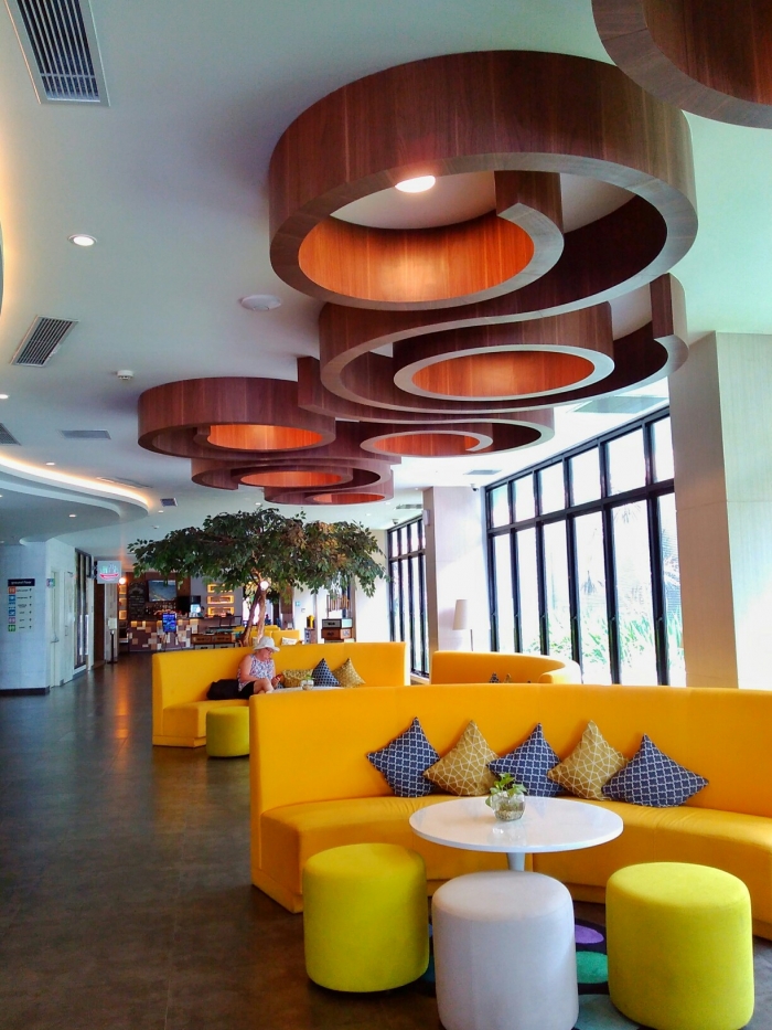Warna warni Ceria Ibis Styles Bali Petitenget Hotel oleh  Warna warni Ceria Ibis Styles Bali Petitenget Hotel oleh
