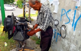 Seorang Kakek dengan sepedanya -dokpri