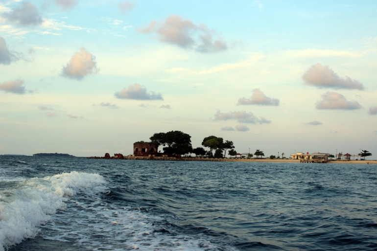 Panorama laut di Pulau Kelor. (Foto GANENDRA)