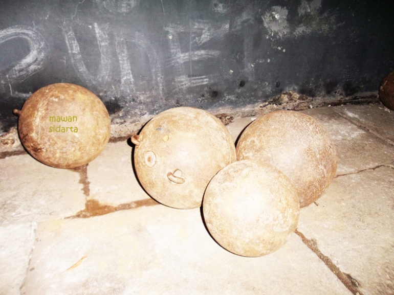 Bola-bola besi di penjara Museum Sejarah Jakarta (dok.pri)