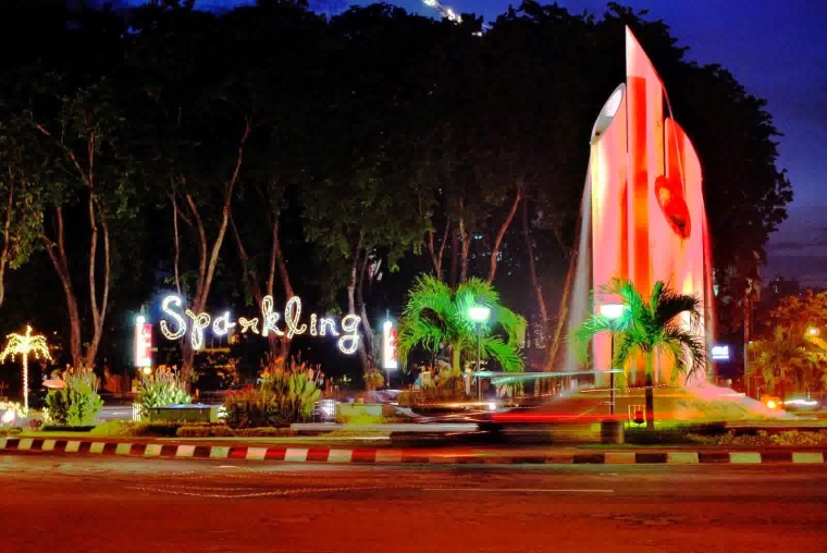 6 Tempat Nongkrong Di Surabaya Yang Lengkap Dengan Atraksi Cahaya Coba Yuk Halaman All Kompasiana Com