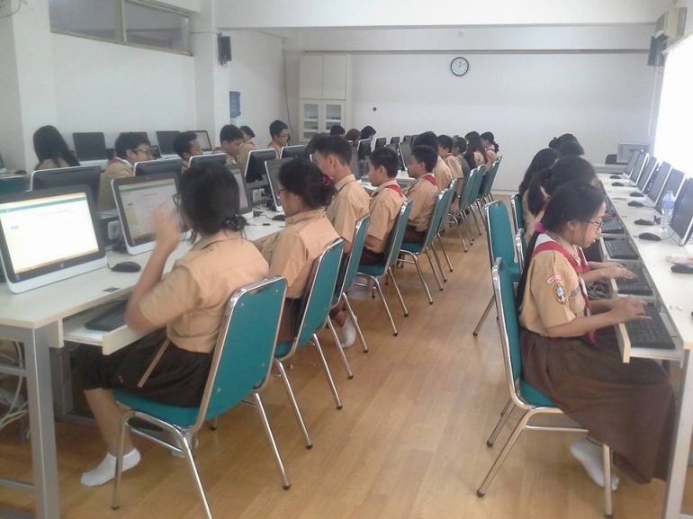 Siswa SMP Labschool Jakarta Belajar TIK (dokpri)