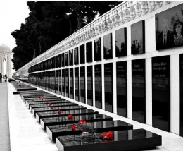 Courtesy of Azerbaijan Embassy | Makam-makam para pahlawan tragedi 20 Januari 1990 di Taman Makam Pahlawan di kota Baku.
