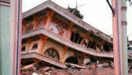 Bangunan roboh akibat gempa Pidie (Sumber: google, poskotanews)