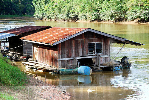 Masalah Kesehatan dan Keselamatan pada Rumah Apung (Rakit) oleh Posma