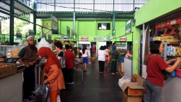 Pasar Rakyat Oro-oro Dowo sangat nyaman sebagai tempat berbelanja (dok. pribadi).