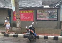 Warung Lotek bu Mishi yang sederhana bentuknya (foto: dok pri)