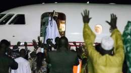 Saat Yahya Jammeh bertolak dari negara Gambia menggunakan pesawat pribadi. Source: AFP