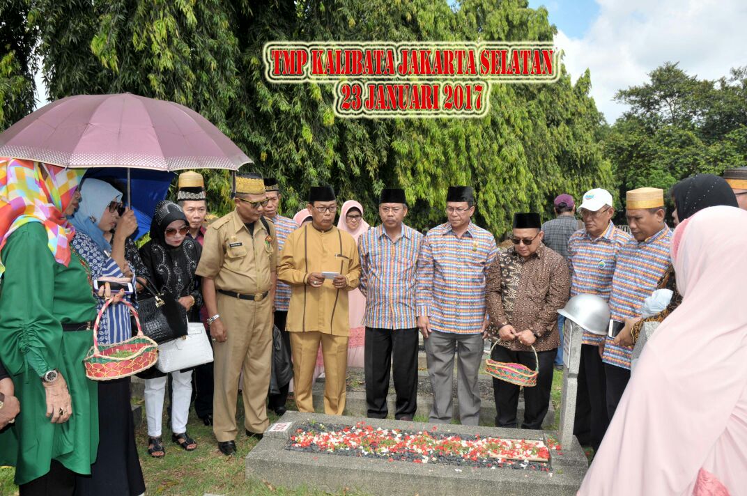 Baca doa di depan makam pahlawan asal Luwu di TMP Kalibata
