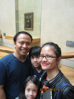 Kenang-kenangan bersama Mona Lisa dengan keluarga Andri dan Regina