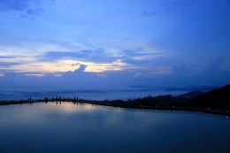 Sunset yang tertutup mendung di Embung Nglanggeran (dok. pribadi)